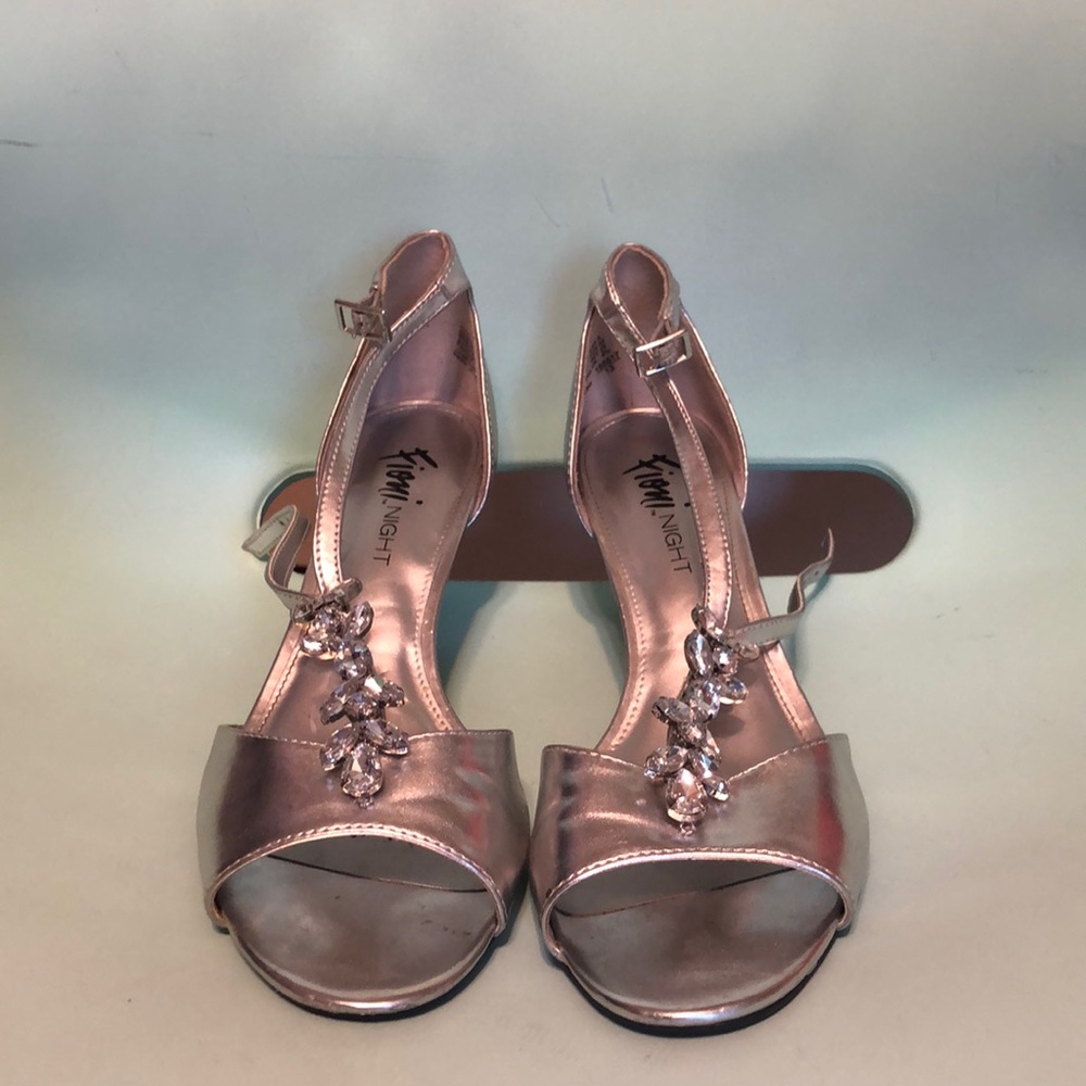 📚 Silver Jeweled Heels